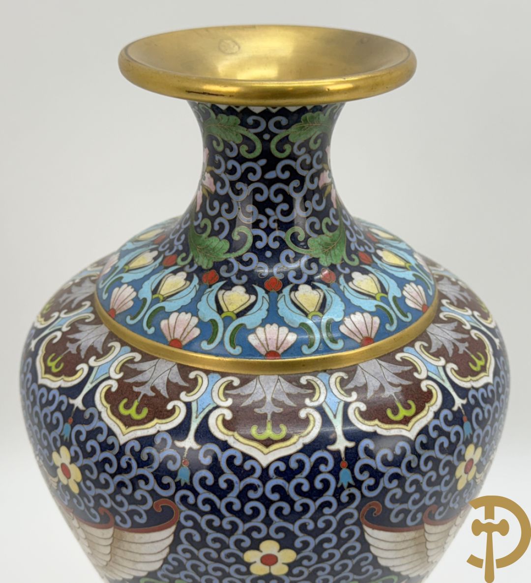 Paar cloisoné vazen met bloemen- en vogeldecor