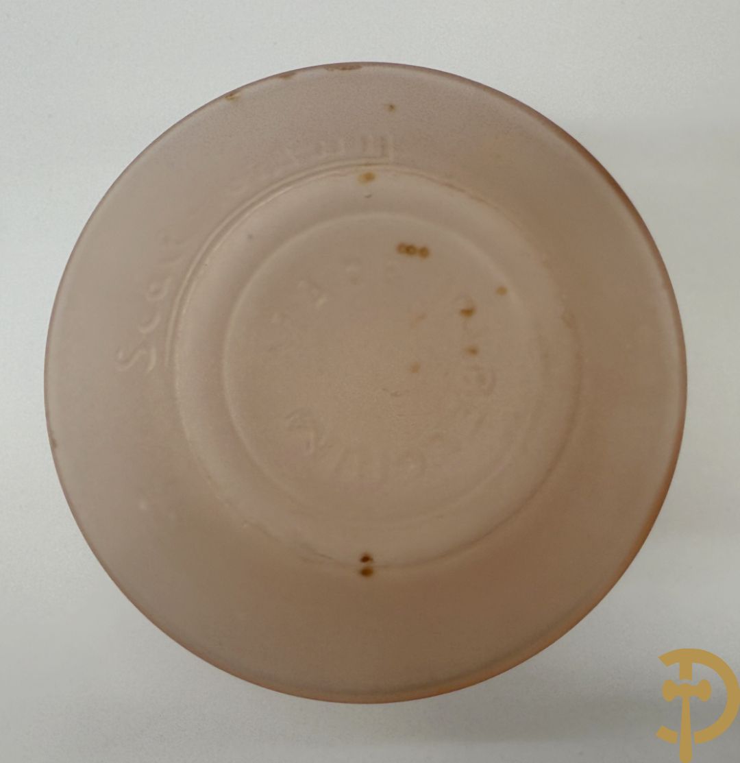 Geperste glazen Art deco vaas, Scailmont H.H. gemerkt  (Henri Heemkerk) + pique fleur in geperst glas met bloemenmotieven Scailmont gemerkt