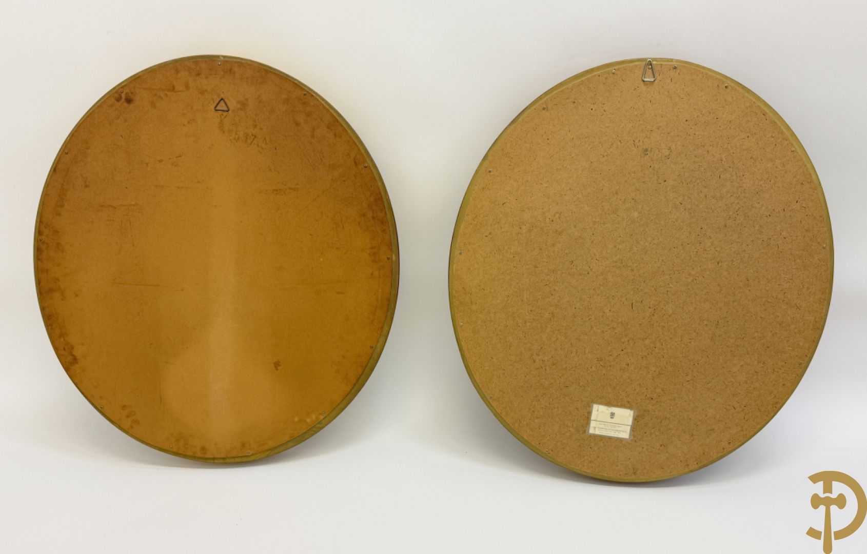 Twee ovale Louis XV lijsten (1 met spiegel en 1 met glas)