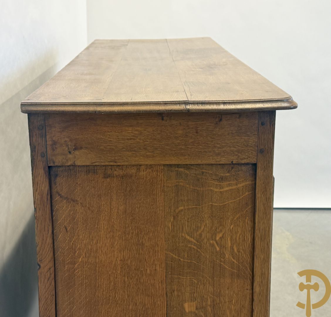 Vlaamse eiken tweedeursdresse met 3 lades en afgestoken panelen