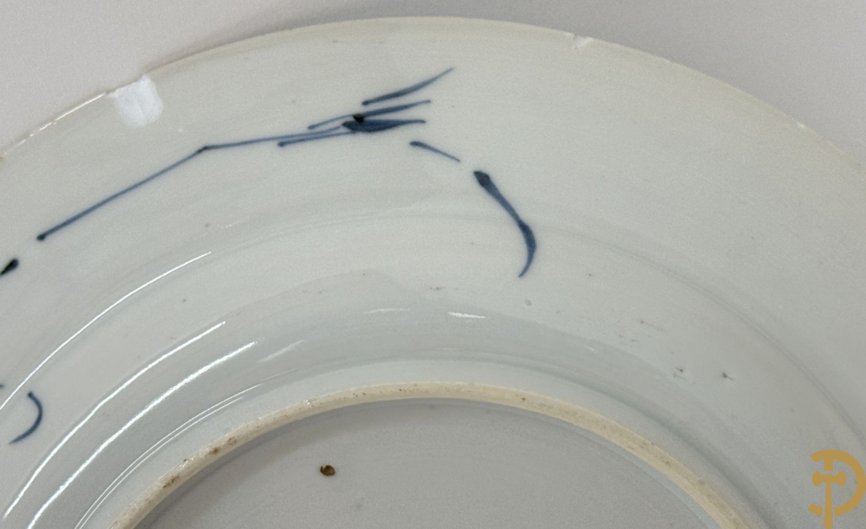 Acht Chinese porseleinen blauw/wit bordjes met bloemendecor, Kangxi