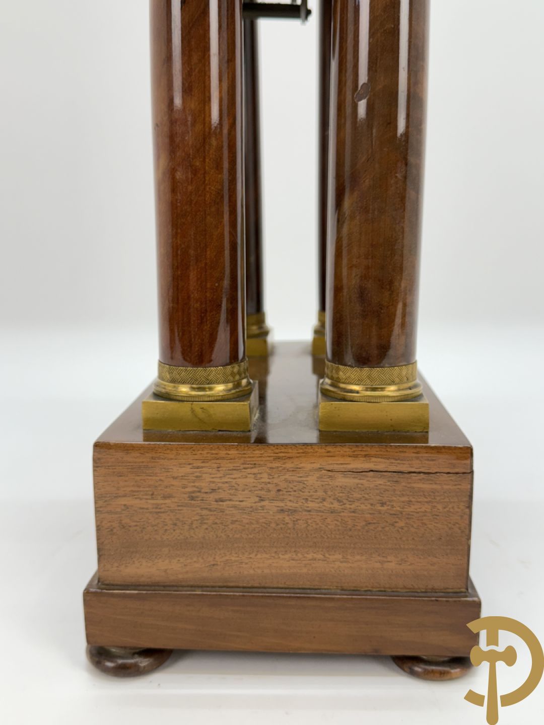 Mahoniehouten vierzuilenklok Charles X