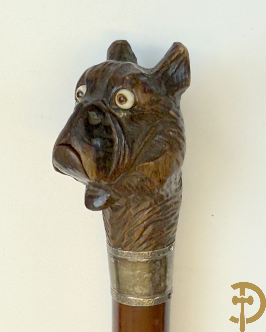 Verzameling wandelstokken met o.a. dierenhoofden en zilveren ornamenten