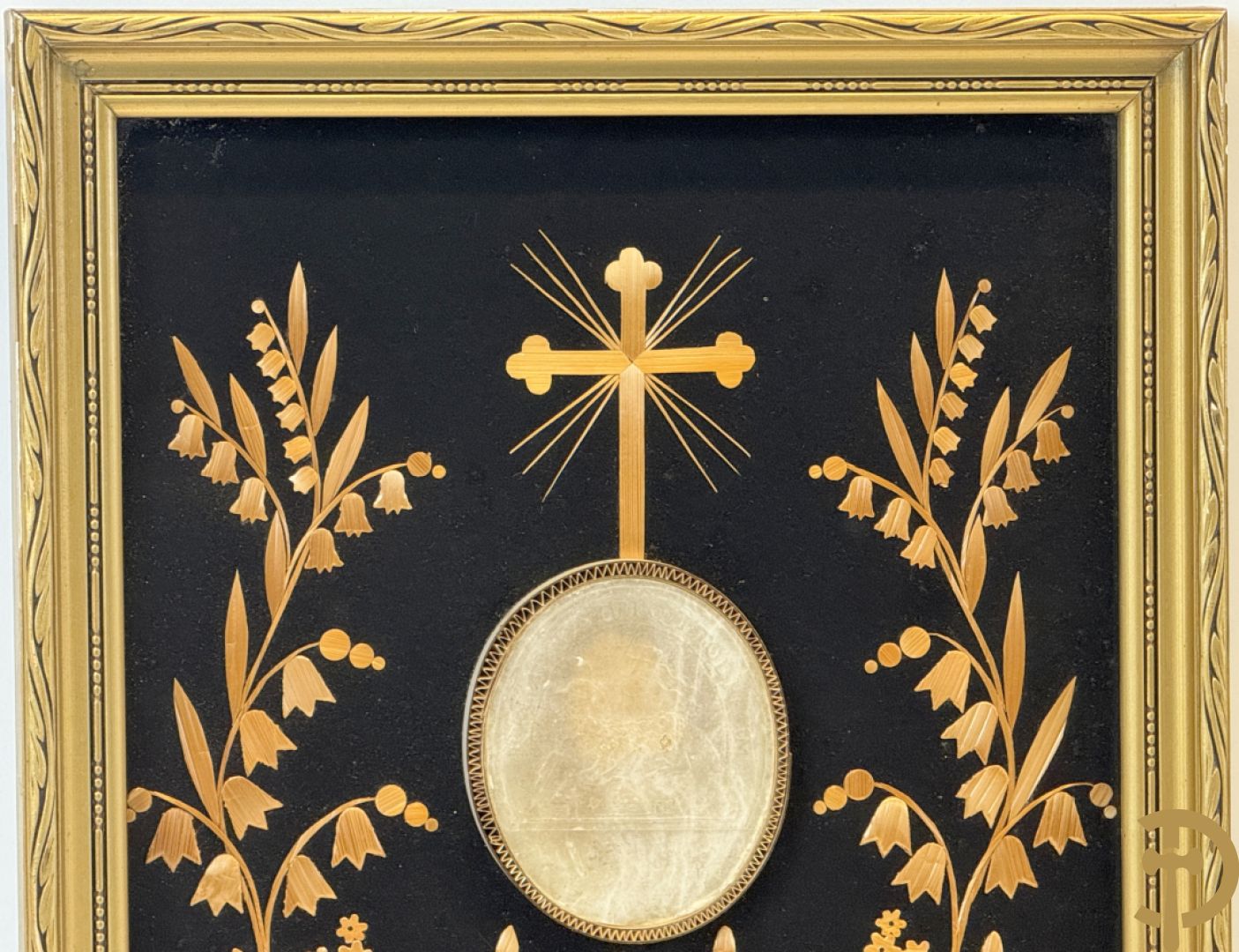 Vergulde lijst met accanthusranken en ovaal medaillon + kader met ovaal medaillon + religieuse wassen zegel