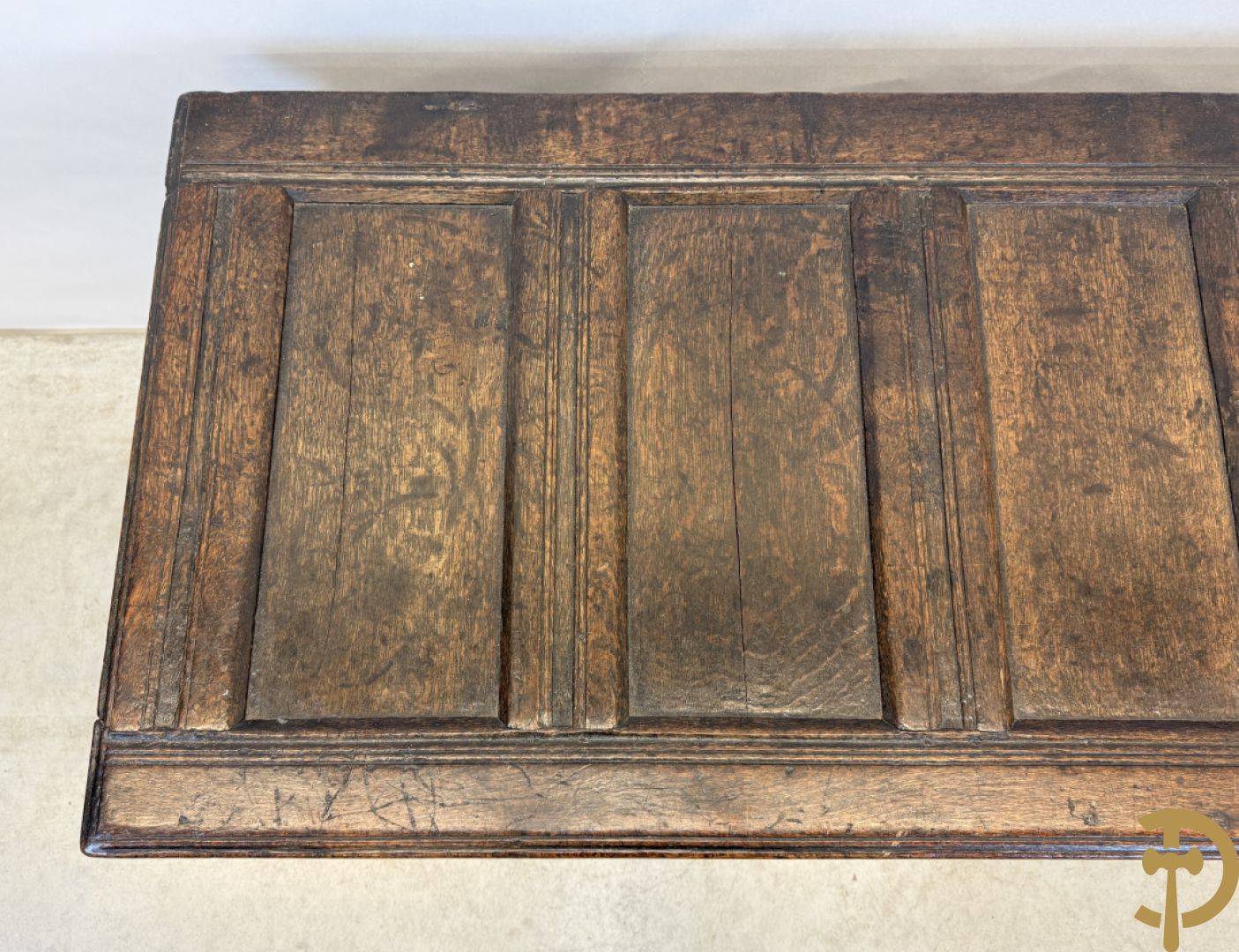 Massief eiken Engelse panelenkoffer, 18e