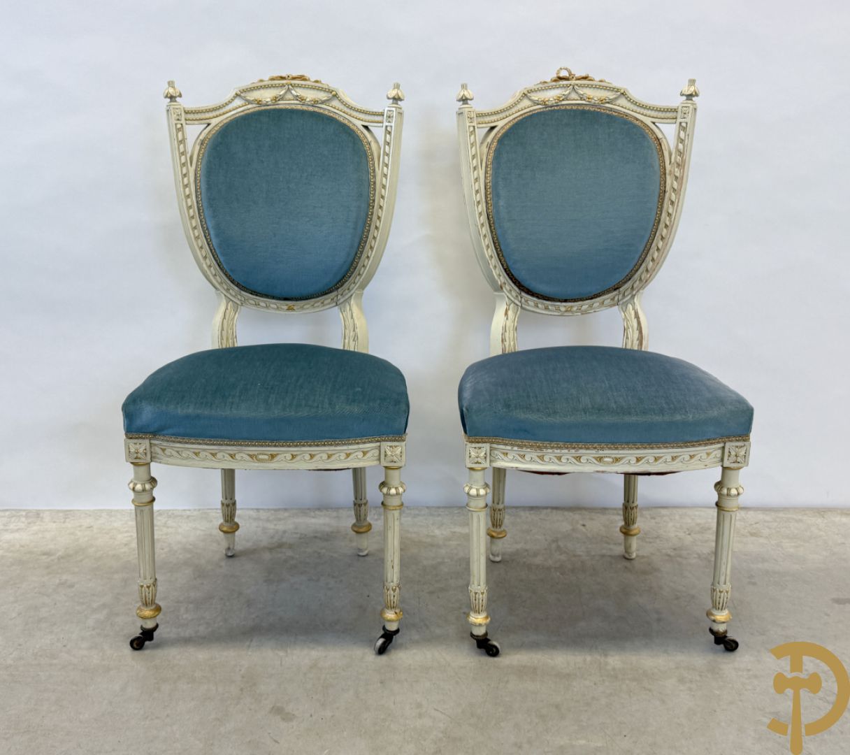 Salonensemble Louis XVI stijl bestaande uit 2 armzetels, 2 stoelen en salontafel