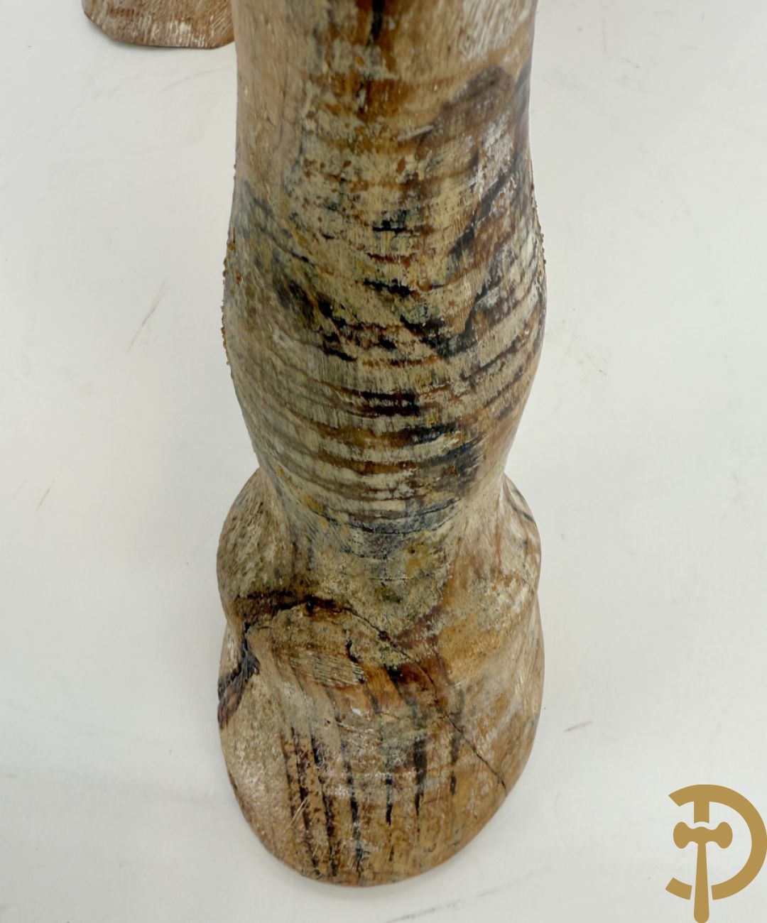 Houtgesculpteerd kinderpaard