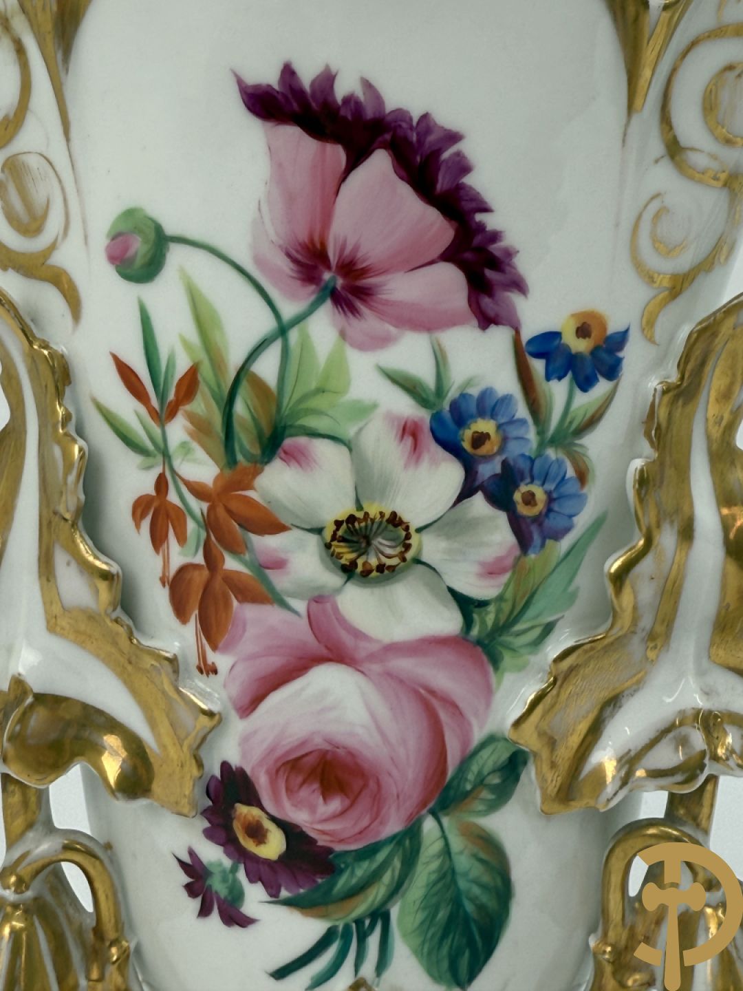 Paar porseleinen Vieux Paris vazen met bloementaferelen