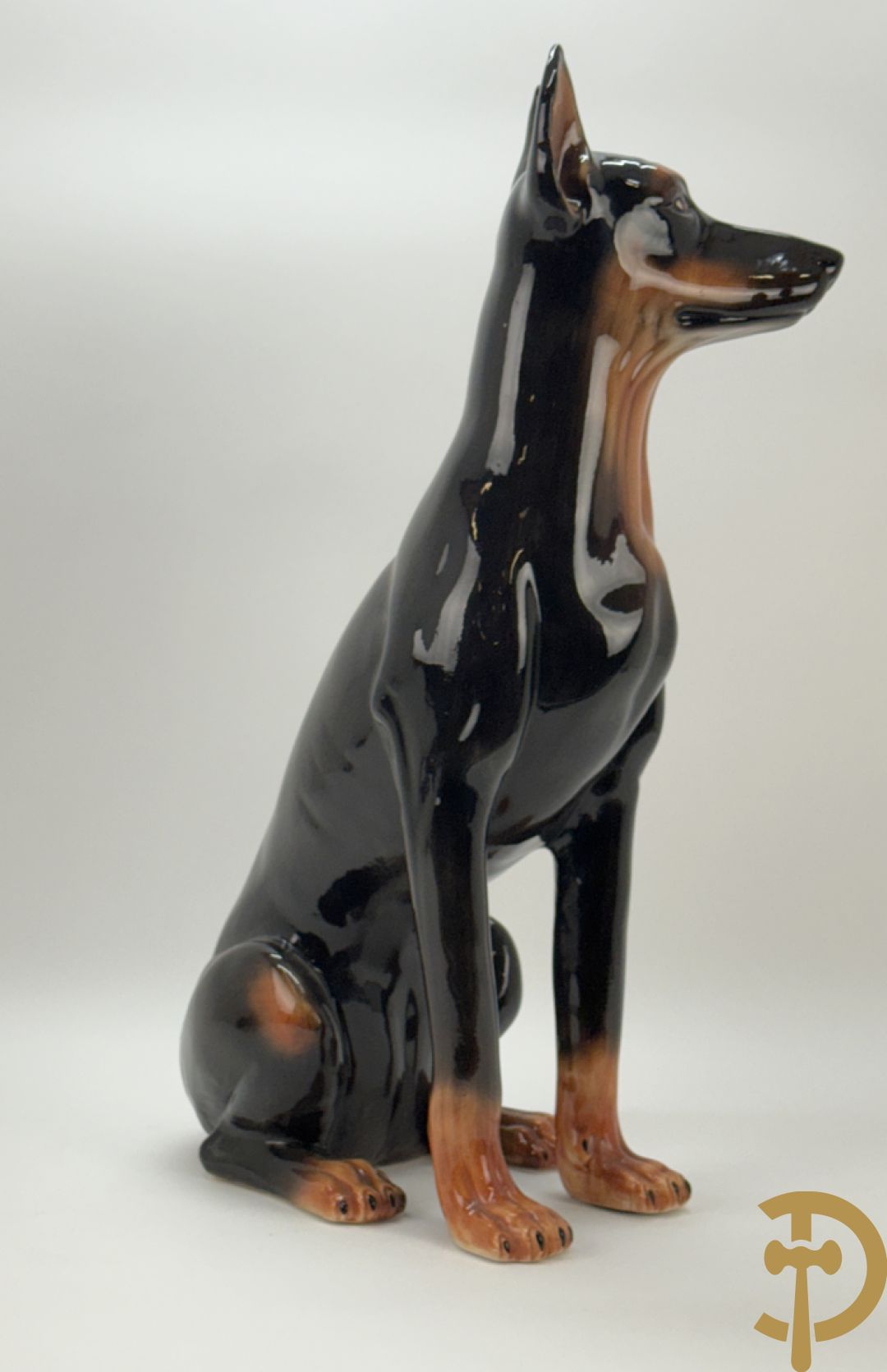 Dobberman in meerkleurige Italiaanse faience