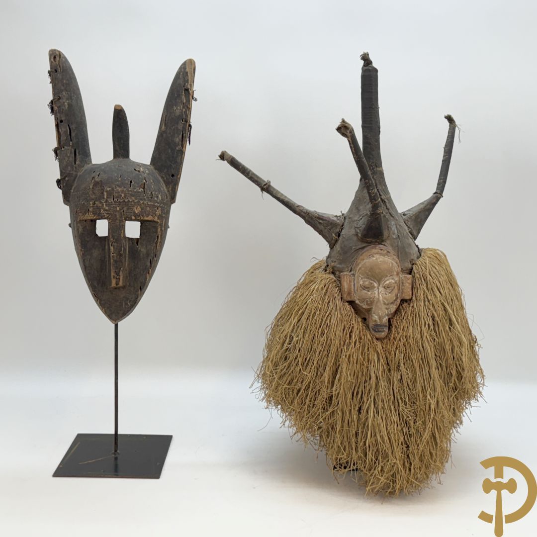 Twee Afrikaanse maskers : Bambara, rabbit masker + Yaka Nigeria masker