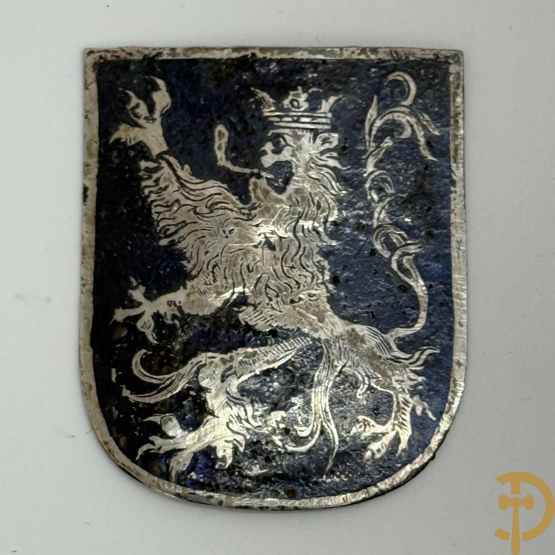 Massief zilveren collectenbus, 2 statieplakkettes, 2 slotjes van boek, wapenschild, penning