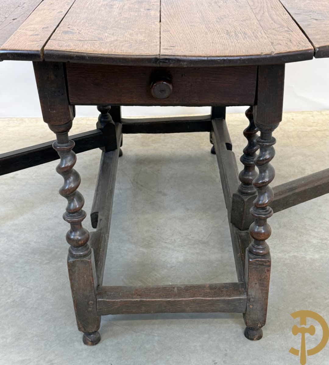 Massief eiken Engelse gateleggtafel met lade op getorste poten