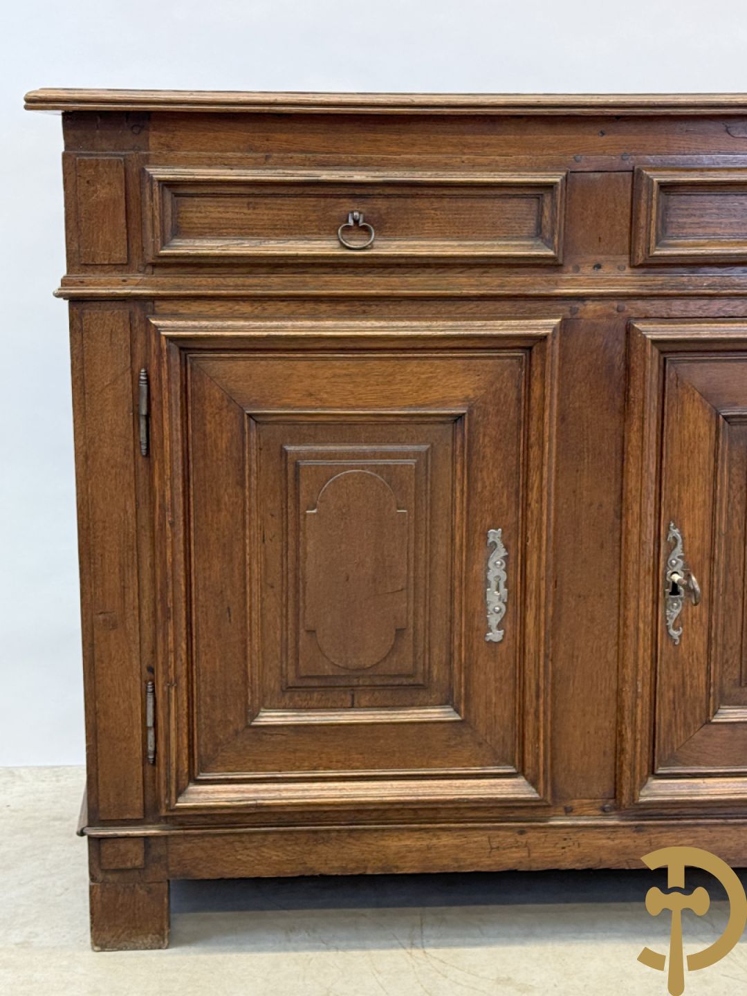 Massief eiken tweedeursdresse met 2 lades en panelen in de deuren, Louis XIII, 18e