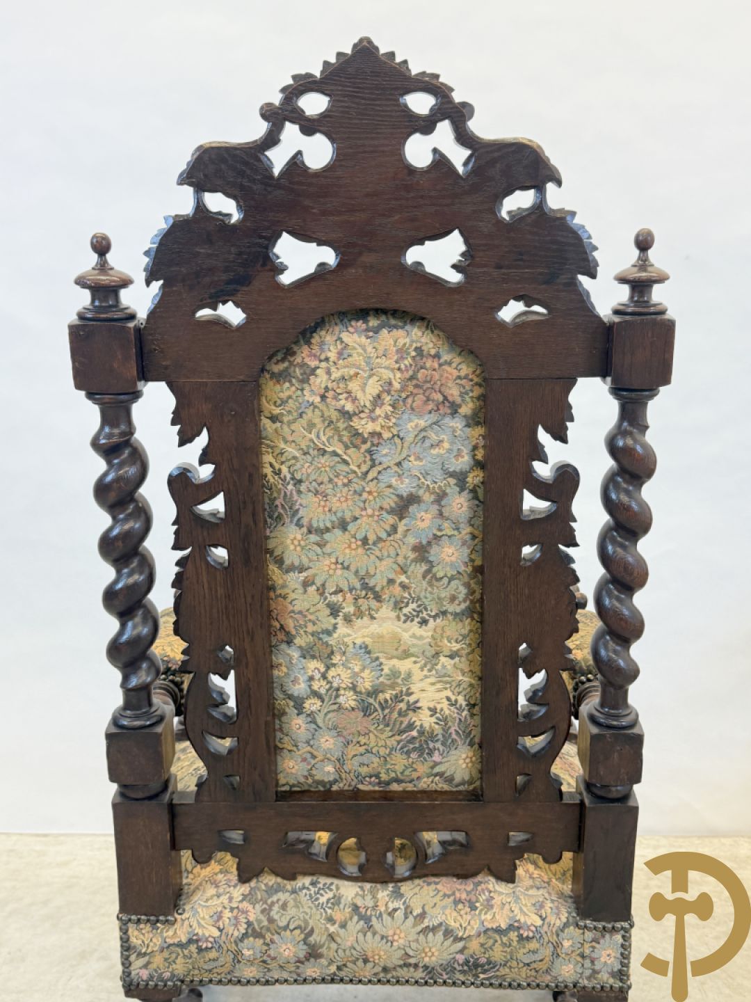 Paar massief eiken jacht armzetels met sculptuur van bladranken en vogelmotieven