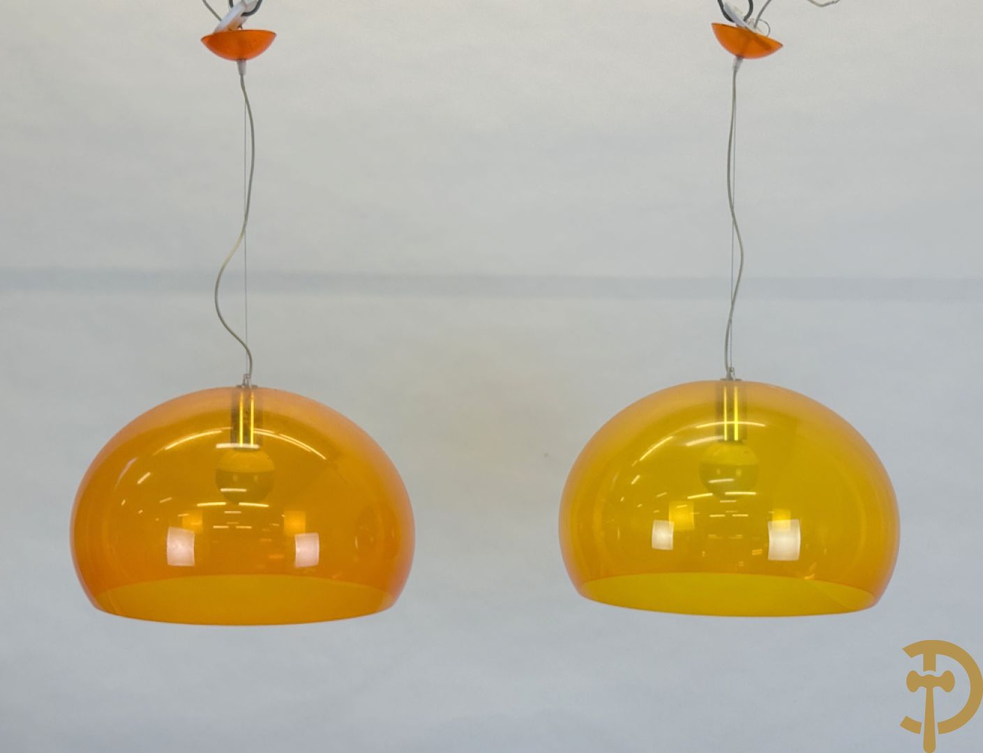 Paar vintage oranje plexi plafondlampen, Kartell, design Ferruccio-Laviani