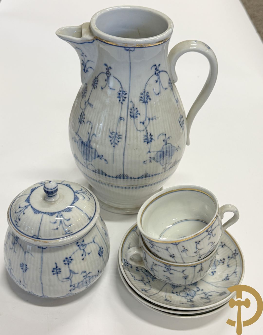 Porseleinen eet- en koffieservies, Winterling Kirchenlamitz Bavaria, met kobaltblauw decor + Porseleinen eet- en koffieservies met blauw bomendecor, Bavaria