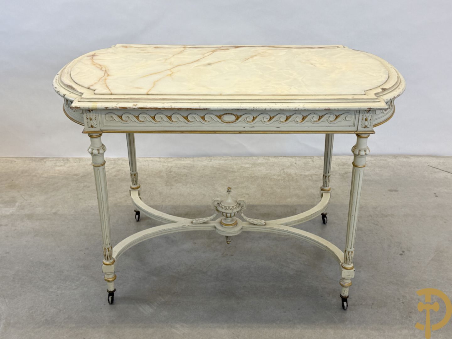 Salonensemble Louis XVI stijl bestaande uit 2 armzetels, 2 stoelen en salontafel