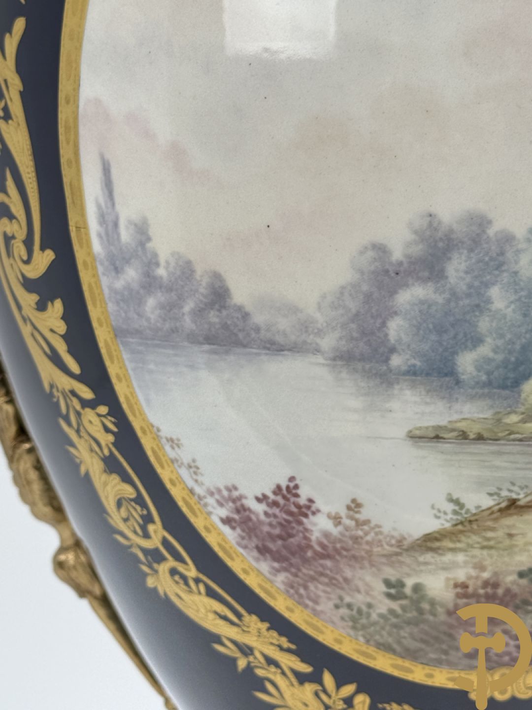 Onleesbaar getekend rechts onder, Sèvres stijl vaas met dubbel decor van romantische genrescène en landschapsscène, met bronzen ornamenten bezet