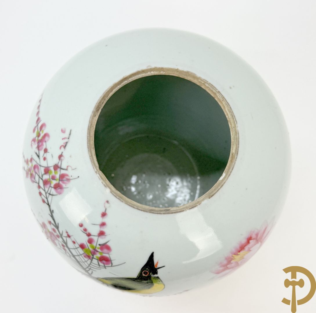 Chinese porseleinen dekselpotiche met vogel- en bloemendecor + Chinese porseleinen dekselkom met bloemen- en vogeldecor