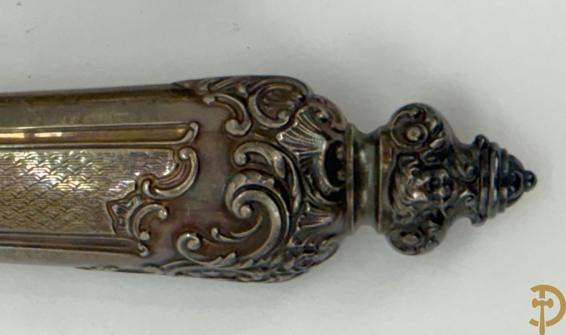 Vleesbestek met Neo Renaissance motieven, met zilverpoinçons