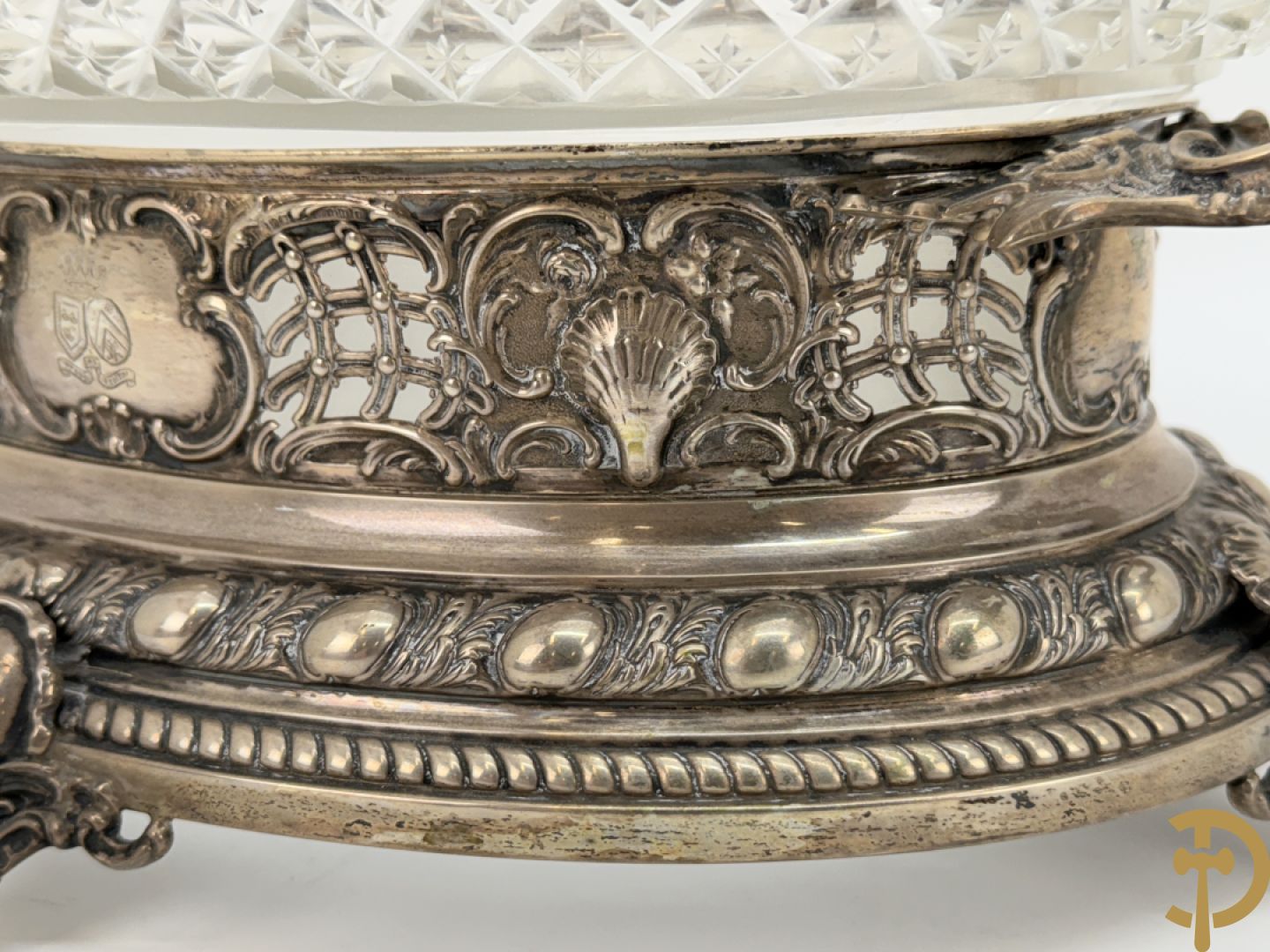 Massief zilveren ovale milieu de table met kristallen coupe