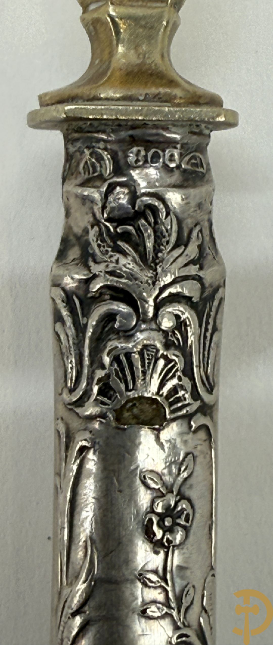 Schrijn met taartschep en 4 dessertvorkjes + 2 theezeefden + wildbestek