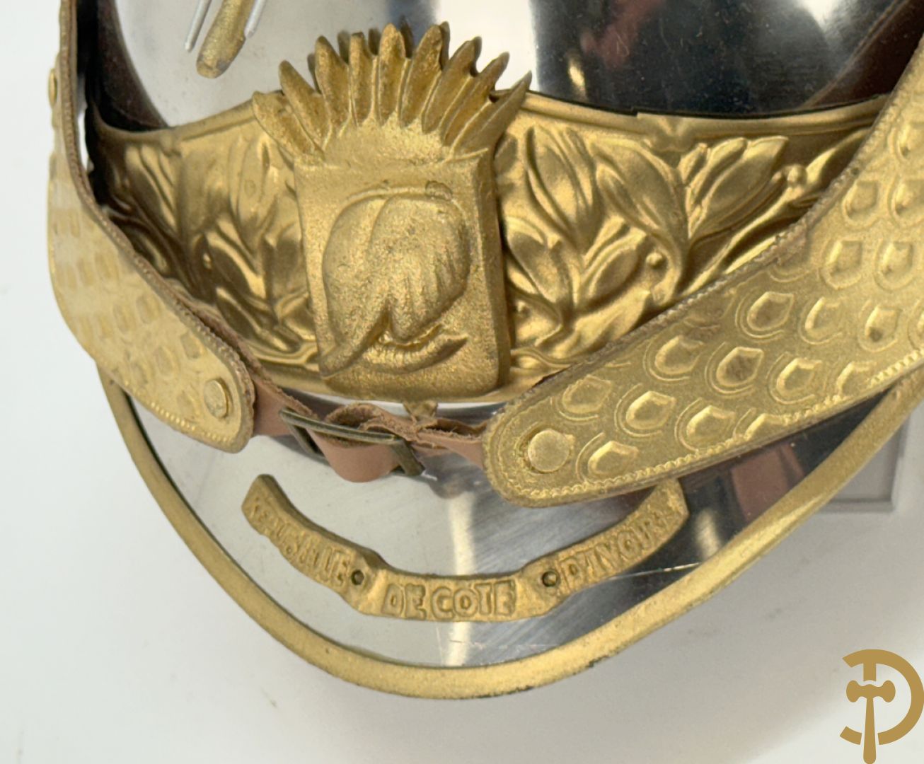 Metalen helm van de Republikeinse garde van de Ivoorkust