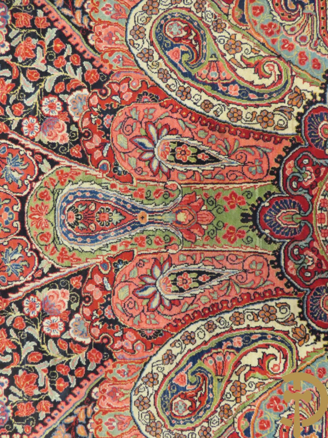 Oosters handgeknoopt tapijt met cashmeremotieven