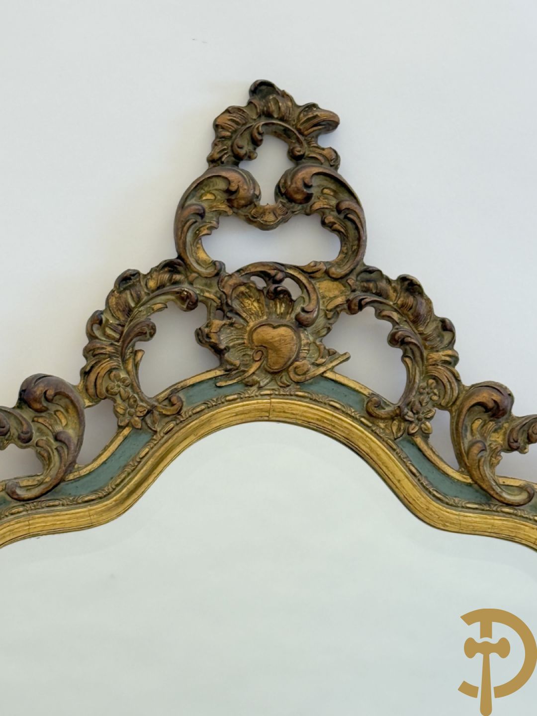 Paar vergulde spiegels met geslepen boord en rocailles, Louis XV stijl