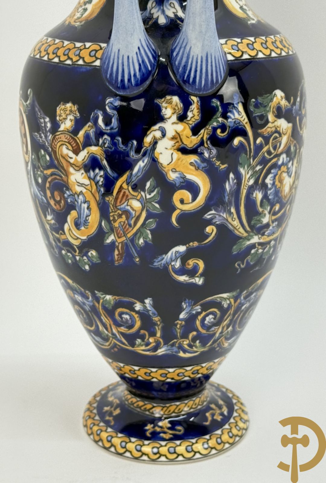 Gien schaal, 2 borden, coupe en 2 vazen met cupidodecor, decor 54