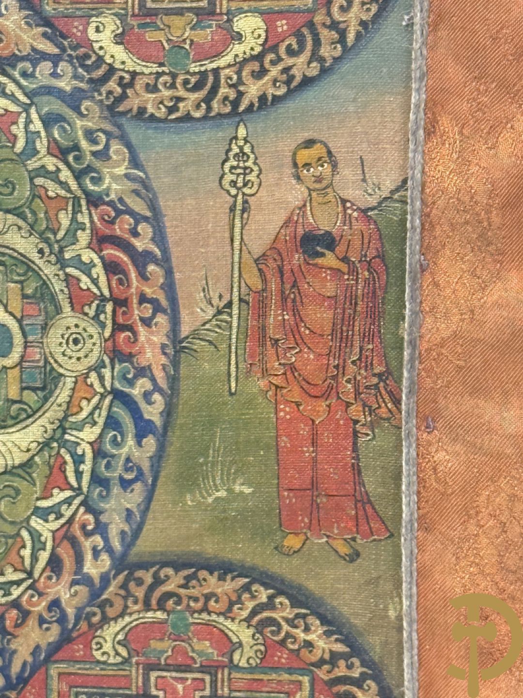 Oude handbeschilderde batic met Boedhistische afbeeldingen ingelijst achter glas