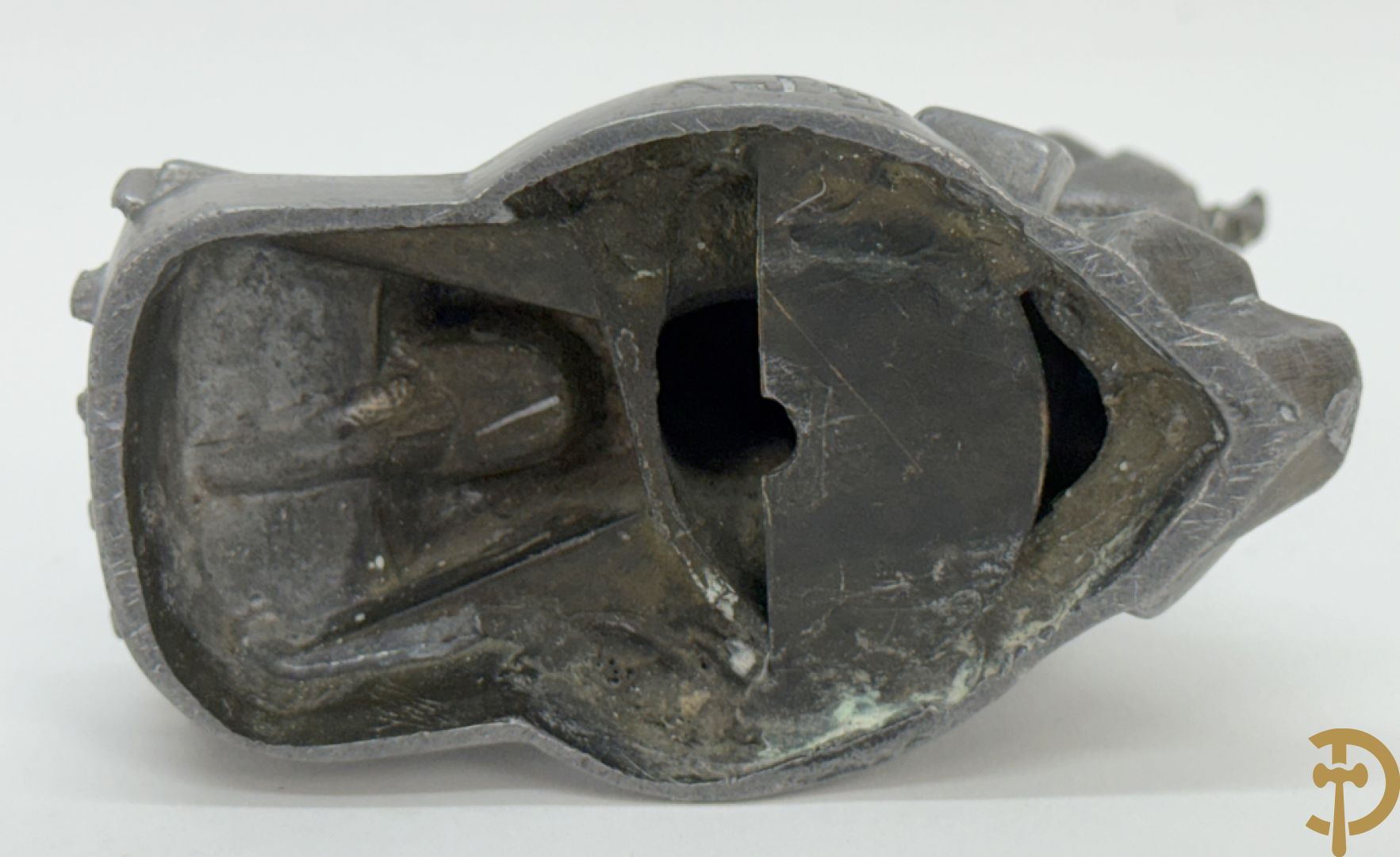 Mascotte voor een auto : ARTUS get. (pseudoniem Max Le Verrier) 