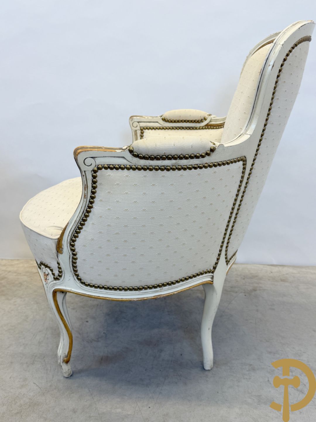 Paar wit gemonochromeerde Louis XV bergères