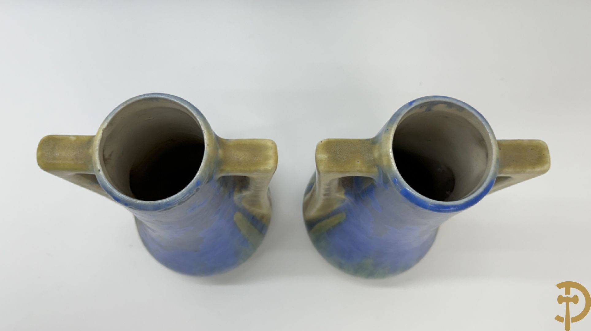 Paar Art deco vazen in meerkleurige keramiek, Pierrefonds (Oise streek), onderaan getekend V H