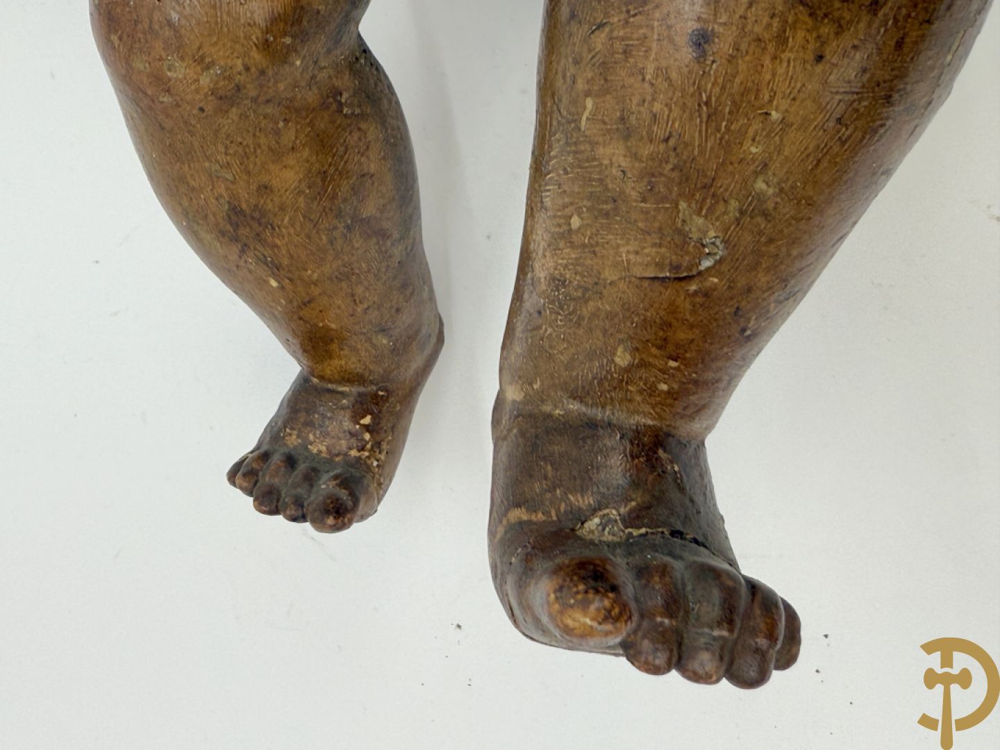 Paar houtgesculpteerde en gepolychromeerde cupido