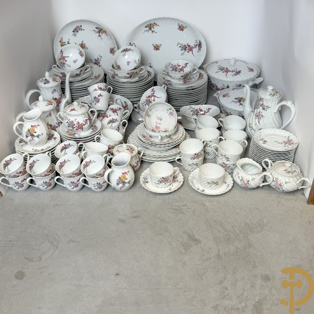 Porseleinen eet- (12-delig) en koffieservies (24- delig), Bernard Aud Limoges + porseleinen koffieservies, Haviland Limoges