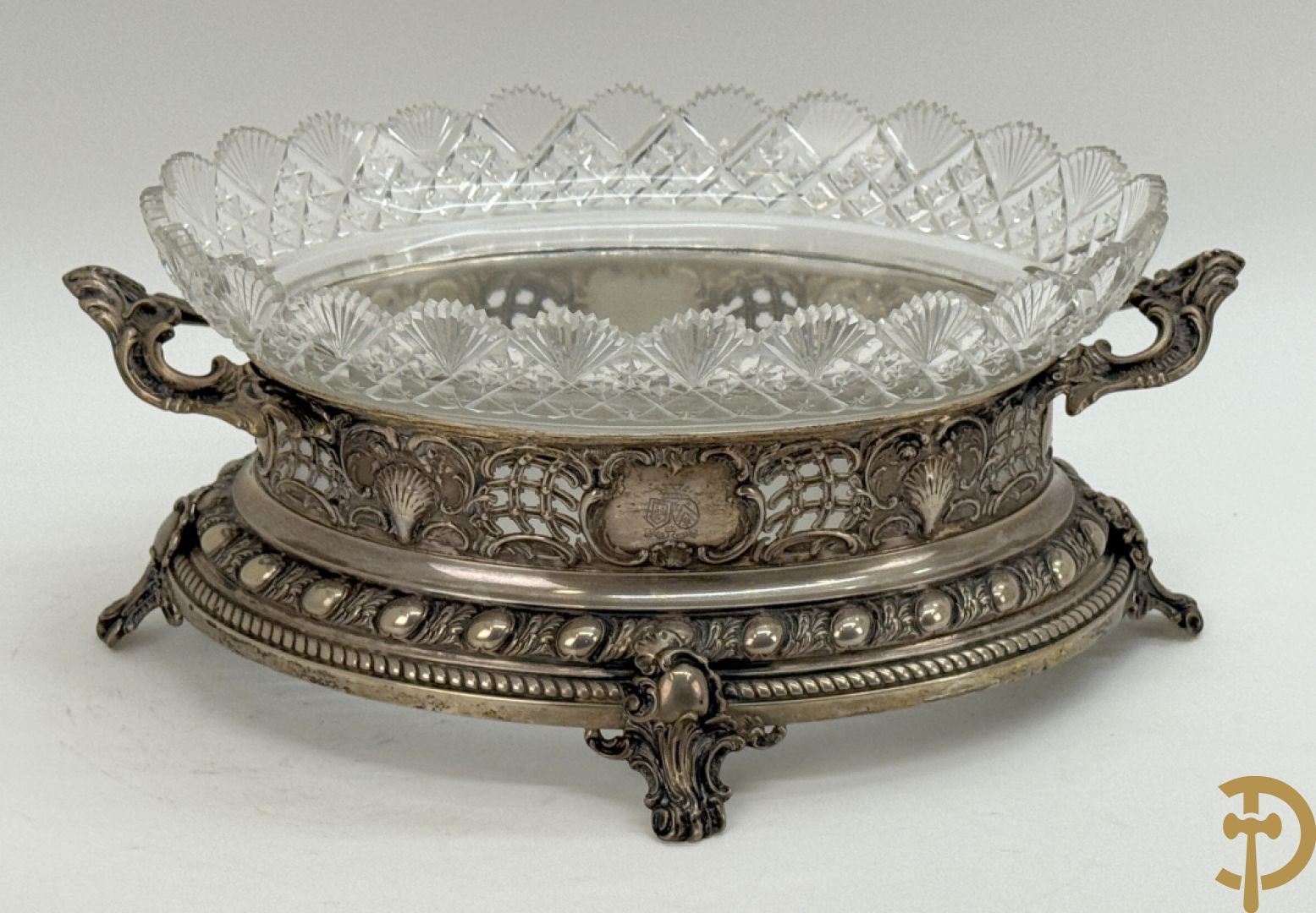 Massief zilveren ovale milieu de table met kristallen coupe