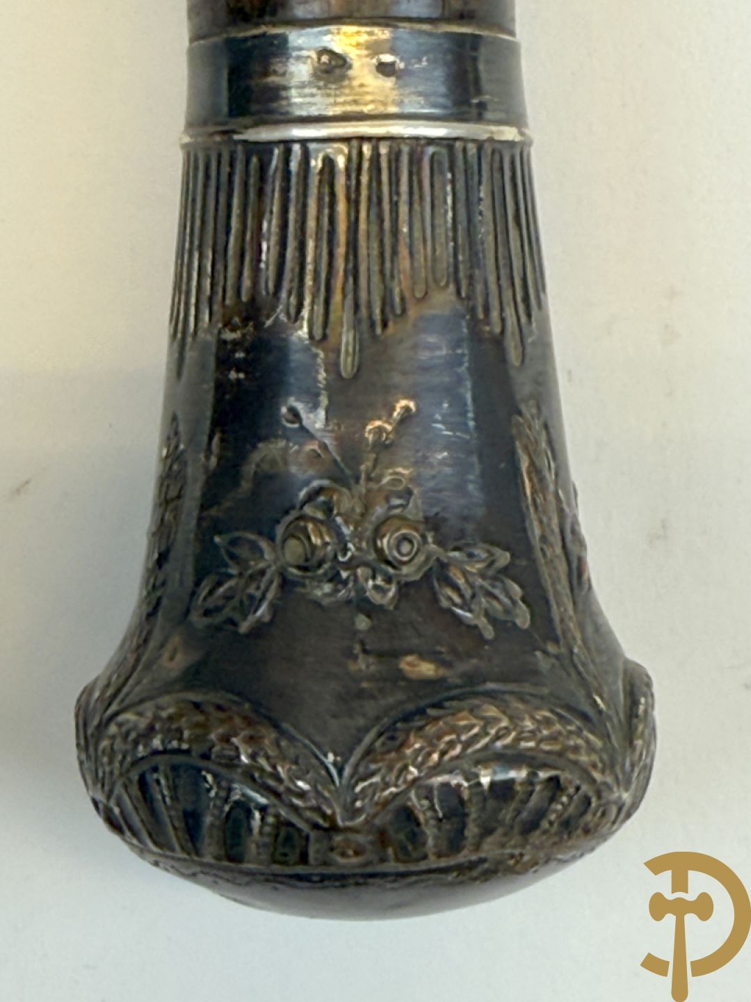 Verzameling wandelstokken met o.a. dierenhoofden en zilveren ornamenten