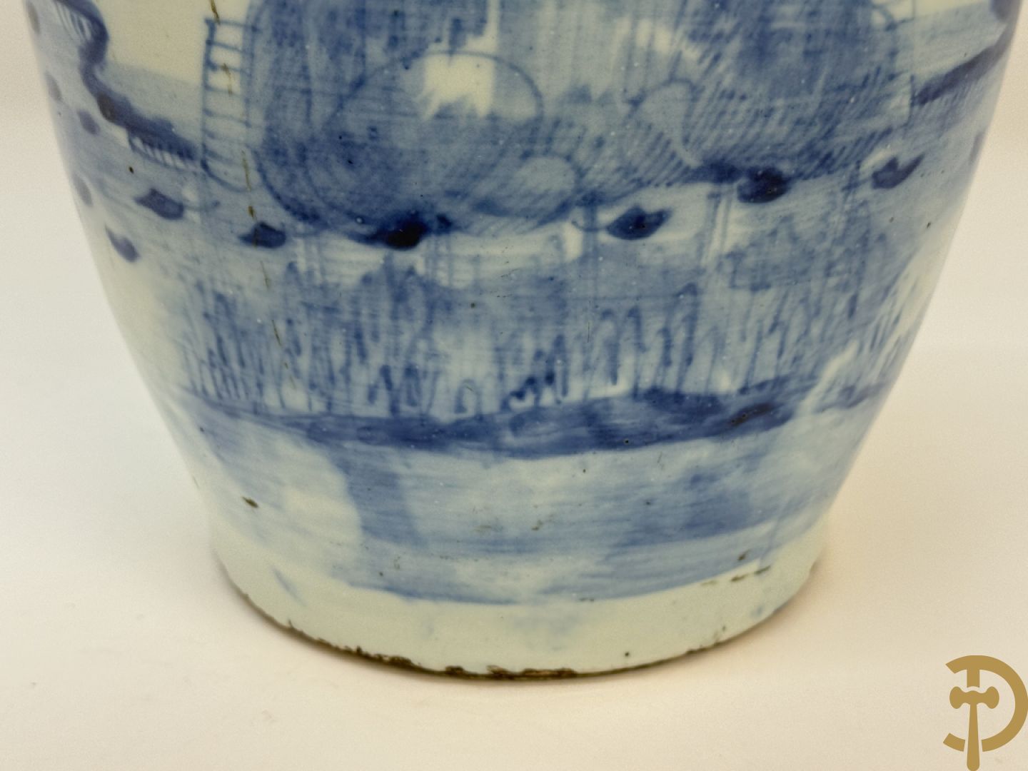 Paar Chinese blauw/wit vazen met geanimeerd huizendecor