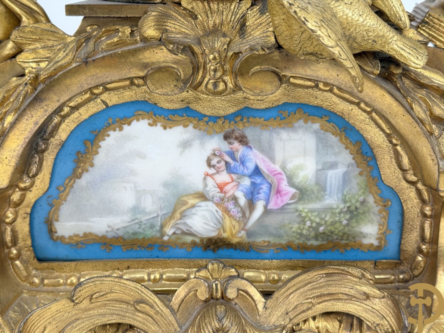 Driedelige bronzen Franse garnituur bezet met cupido