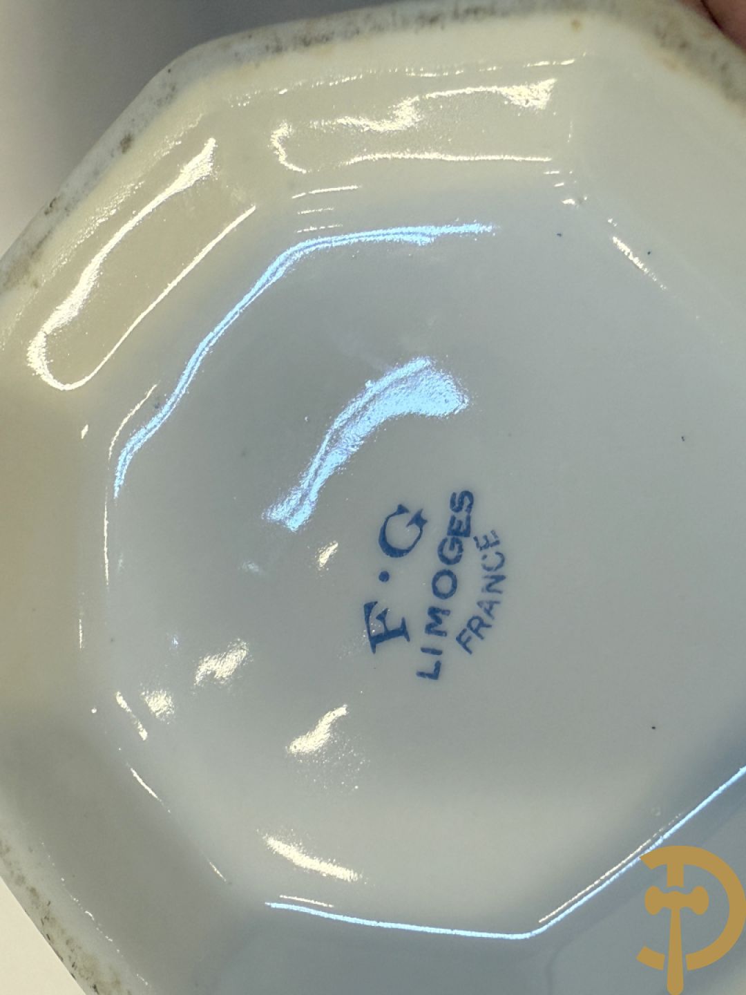 Uitgebreid zeer decoratief porseleinen eet- en koffieservies met bloemendecor, Limoges France