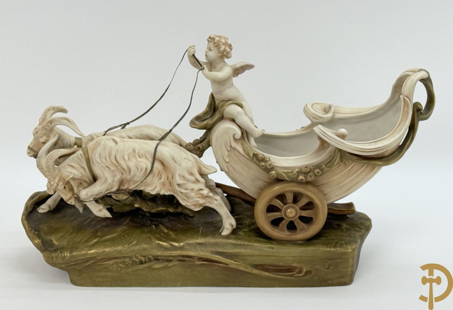 Royal Dux beeld van cupido met 2 rammen op carosse