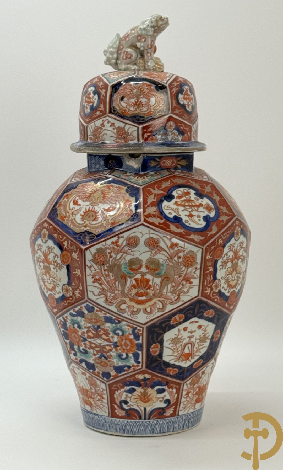 Japanse Imari vaas met fo-hond bezet, 19e