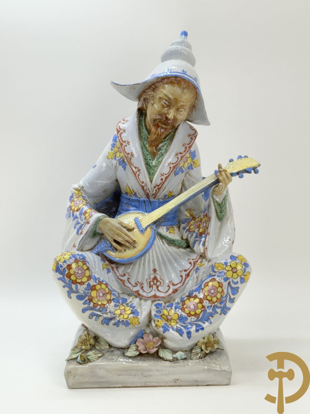 Meerkleurig Italiaans beeld van zittende oosterse man met snaarinstrument