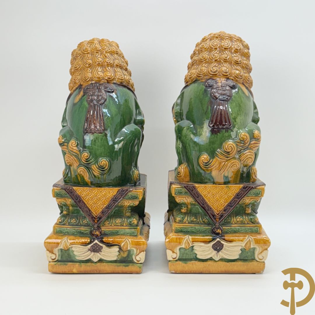 Paar Aziatische geglazuurde Aziatische fo-honden