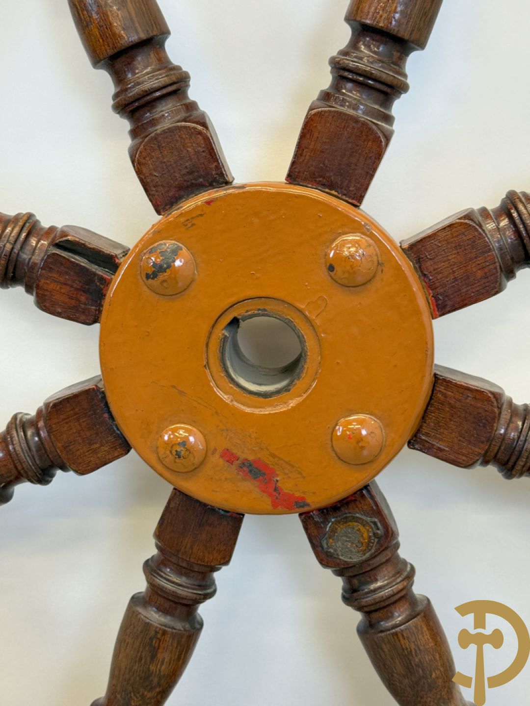 Antiek stuurwiel met ballusters