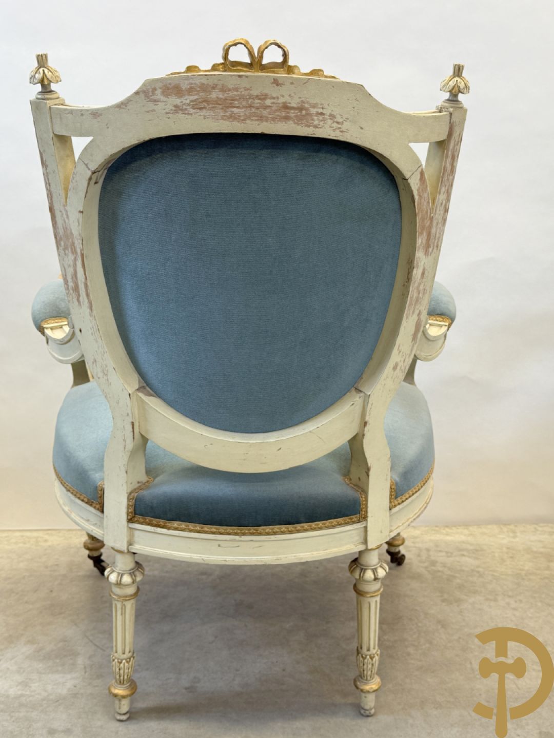 Salonensemble Louis XVI stijl bestaande uit 2 armzetels, 2 stoelen en salontafel