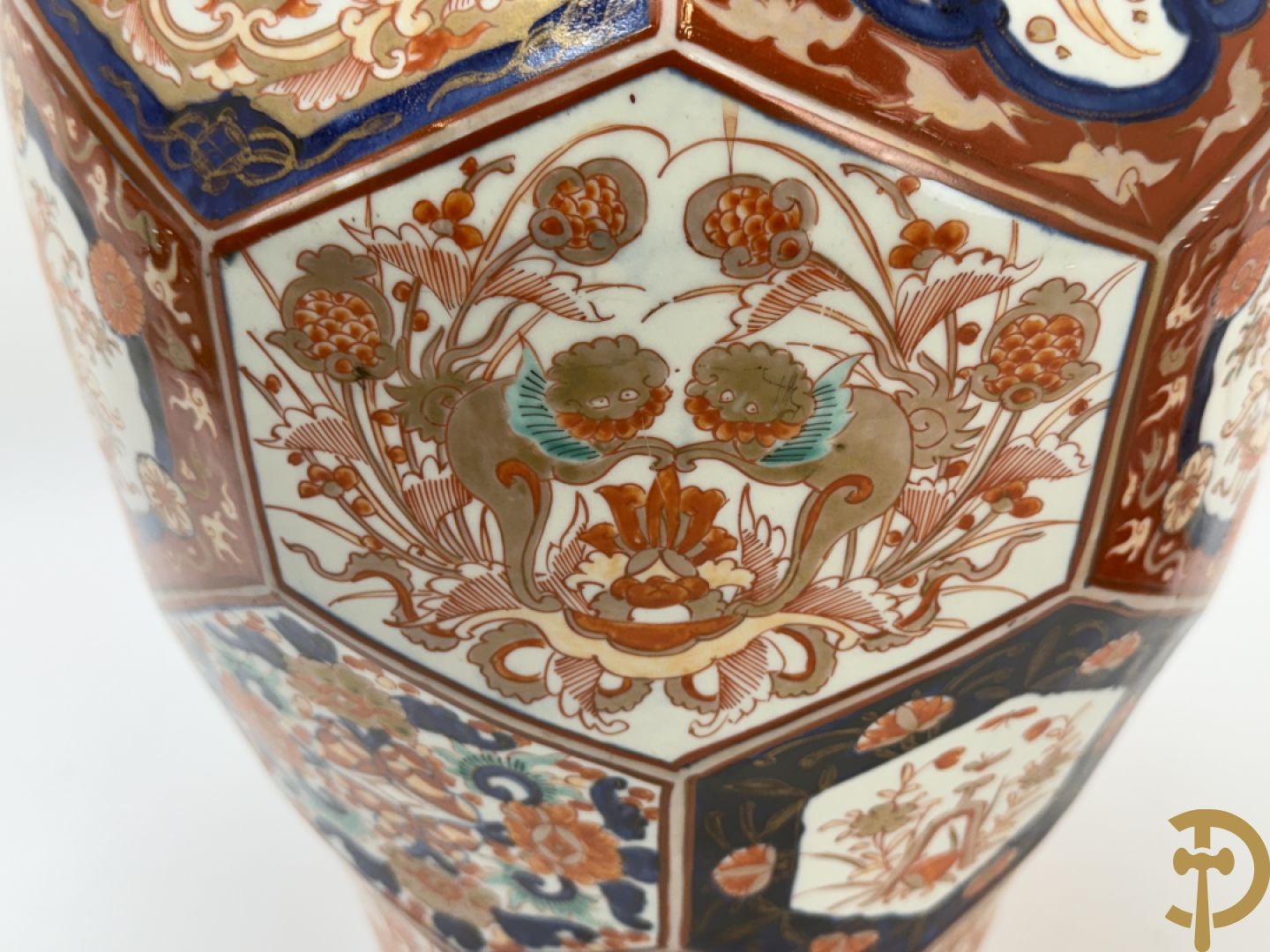 Japanse Imari vaas met fo-hond bezet, 19e