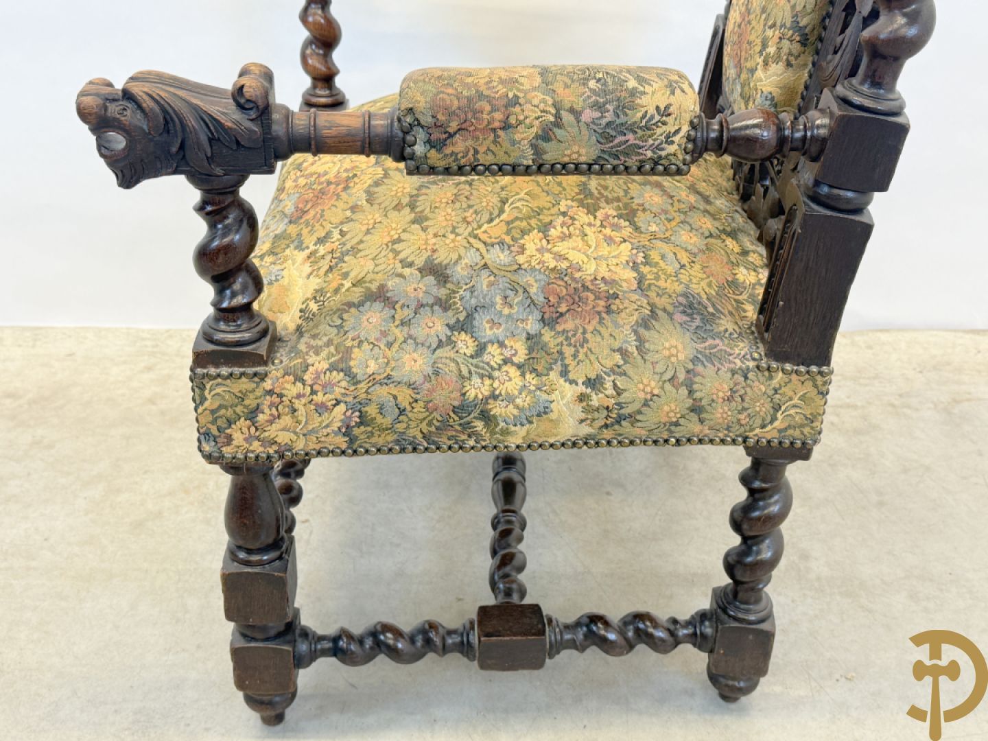 Paar massief eiken jacht armzetels met sculptuur van bladranken en vogelmotieven