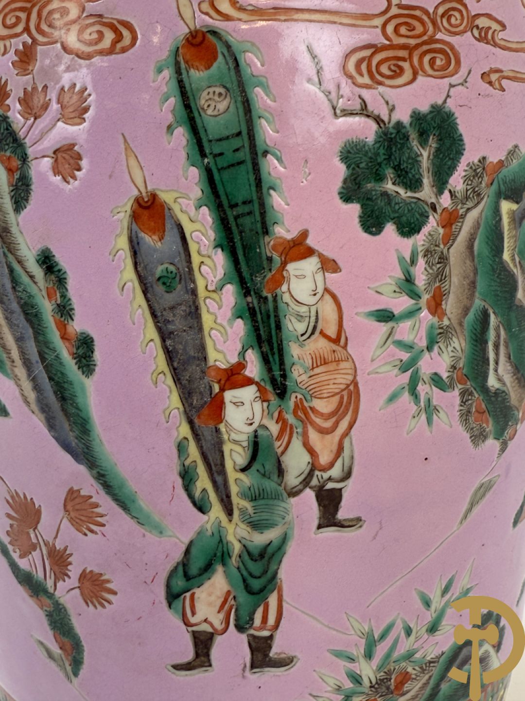 Chinese porseleinen meerkleurige vaas met decor van wijsgeren in landschap